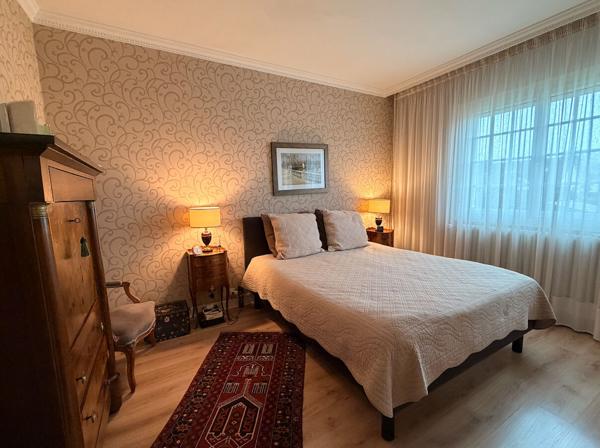 Maison 7 pièces d'environ 145 m2 rue calme proche centre ville