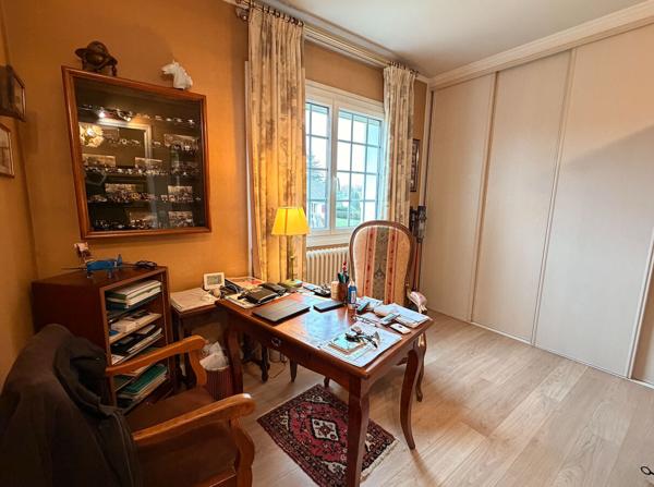 Maison 7 pièces d'environ 145 m2 rue calme proche centre ville