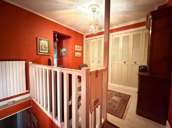 Maison 7 pièces d'environ 145 m2 rue calme proche centre ville