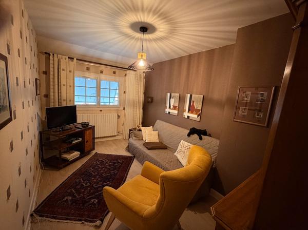 Maison 7 pièces d'environ 145 m2 rue calme proche centre ville