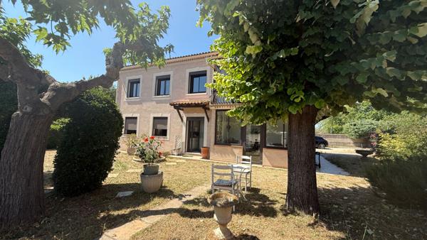 Maison spacieuse à vendre comprenant deux appartements