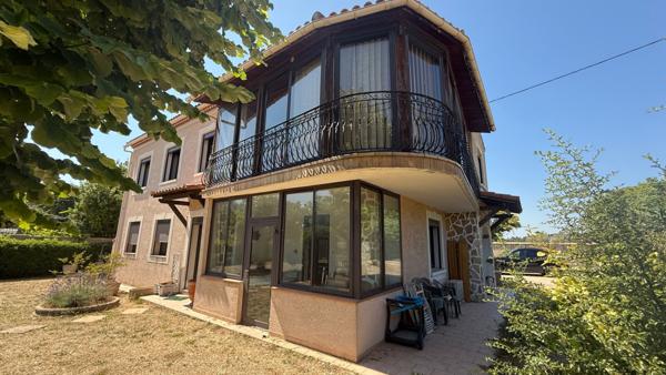 Maison spacieuse à vendre comprenant deux appartements