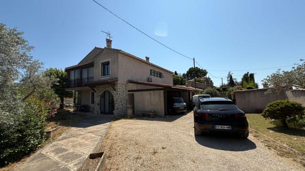 Maison spacieuse à vendre comprenant deux appartements