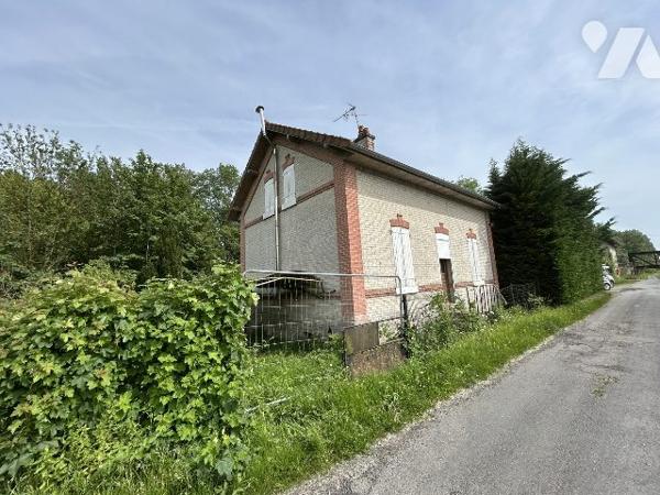 ancienne maison éclusière à rénover avec jardin et garage