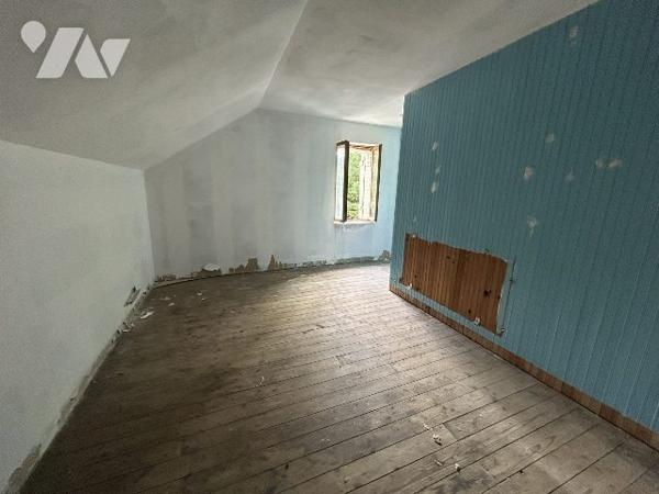 ancienne maison éclusière à rénover avec jardin et garage