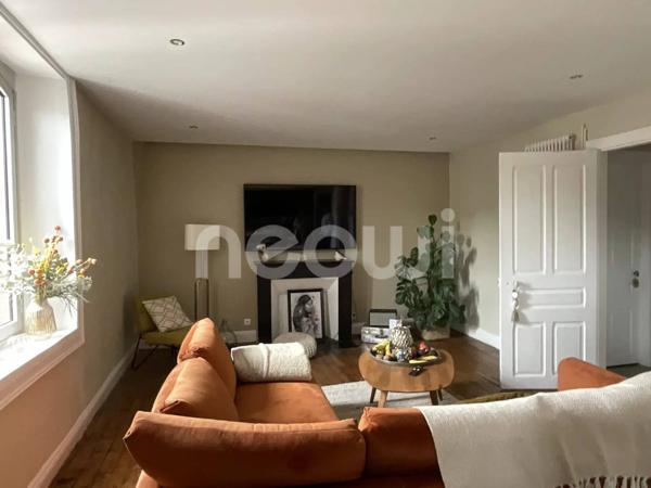 SUPERBE APPARTEMENT F3 MEUBLÉ – 106 m² – ENTIÈREMENT RÉNOVÉ