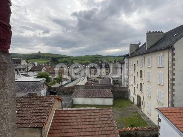 SUPERBE APPARTEMENT F3 MEUBLÉ – 106 m² – ENTIÈREMENT RÉNOVÉ