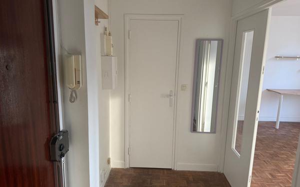 Appartement à louer    1 pièce • 28,60 m2 Paris 19