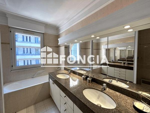 À vendre Appartement 3 pièces 83 m² - Marseille 13008