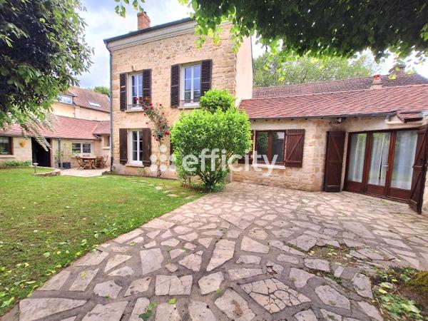 Maison
         7 pièces
        - 135 m² 499 000 € *