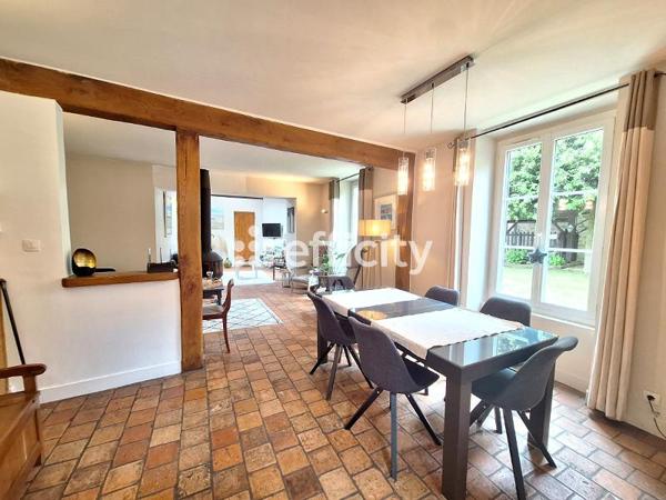 Maison
         7 pièces
        - 135 m² 499 000 € *