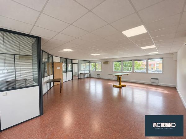 Bureau idéalement situé Porte des Postes
