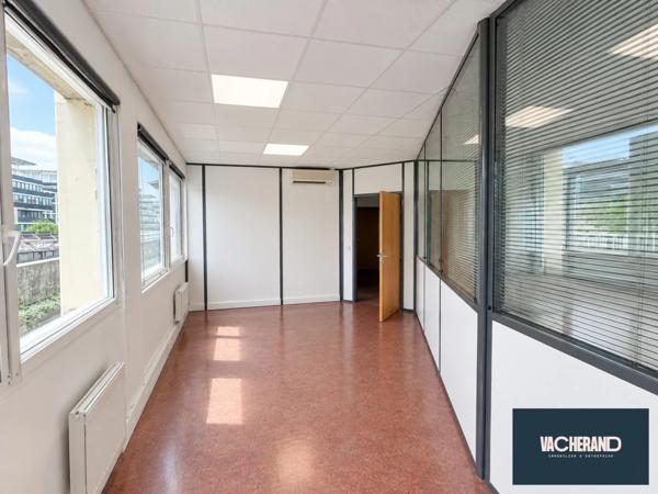 Bureau idéalement situé Porte des Postes