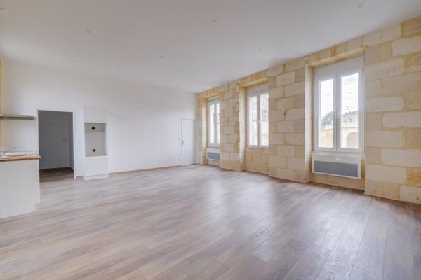 Ambarès-et-Lagrave (33440) Immeuble mixte de 240m2
