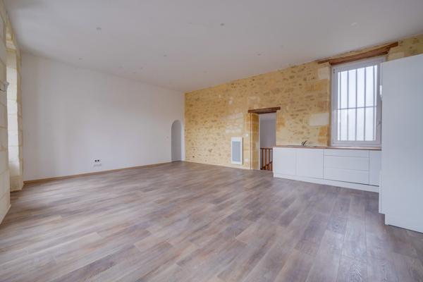 Ambarès-et-Lagrave (33440) Immeuble mixte de 240m2