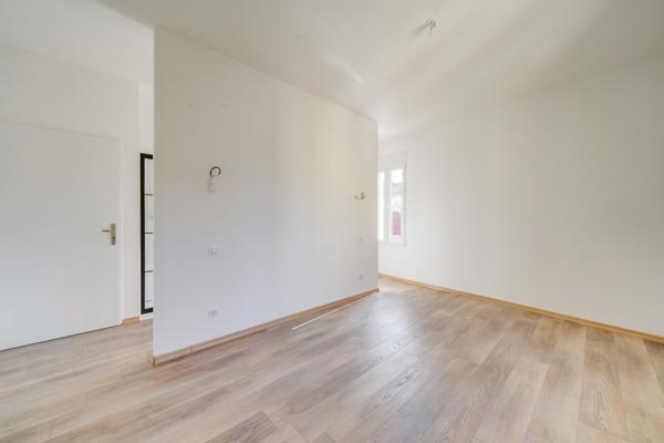 Ambarès-et-Lagrave (33440) Immeuble mixte de 240m2