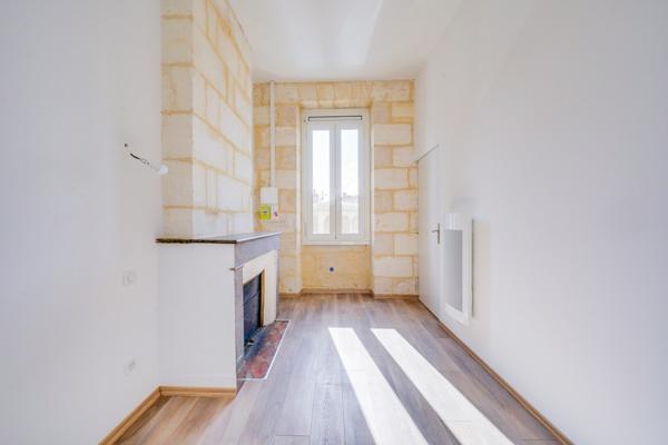 Ambarès-et-Lagrave (33440) Immeuble mixte de 240m2