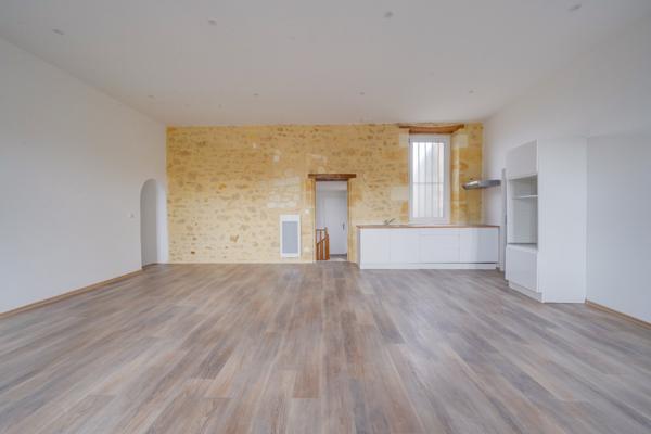 Ambarès-et-Lagrave (33440) Immeuble mixte de 240m2