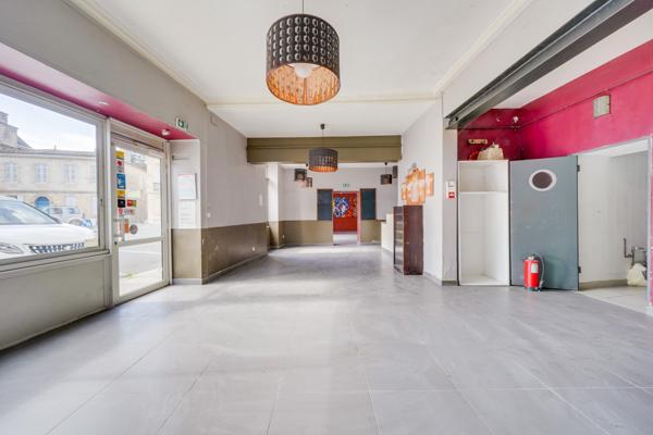 Ambarès-et-Lagrave (33440) Immeuble mixte de 240m2