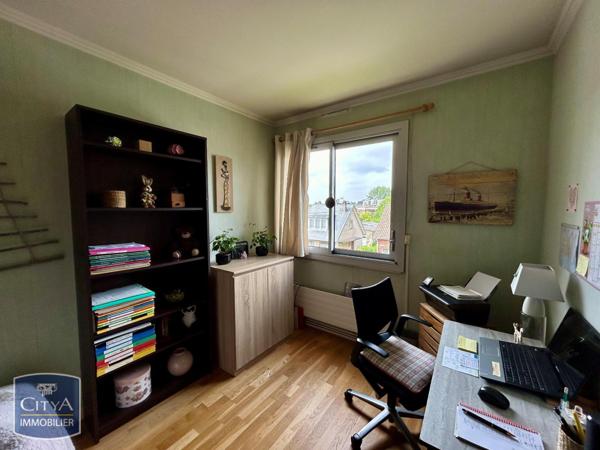 Appartement à louer 4 pièces 84.25m²