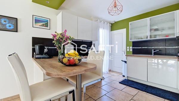 LUMINEUSE, 4 CHAMBRES, 2 GARAGES, 652m2 de terrain