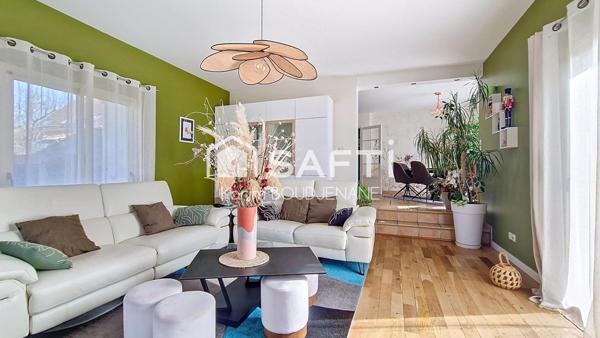 LUMINEUSE, 4 CHAMBRES, 2 GARAGES, 652m2 de terrain