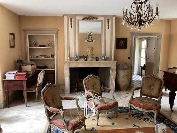 Bourges, Château   à vendre