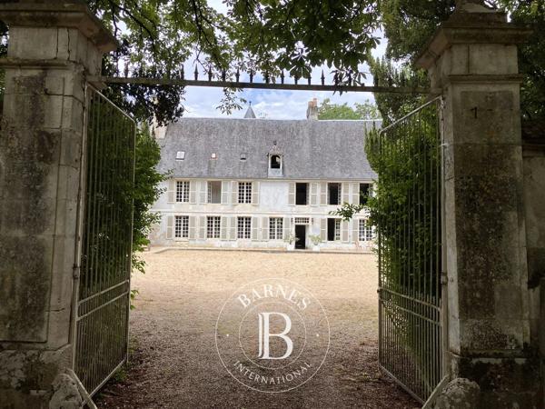 Bourges, Château   à vendre