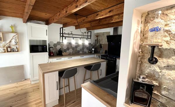 Maison de village rénovée, à deux pas de la rivière de la Valouse - Jura