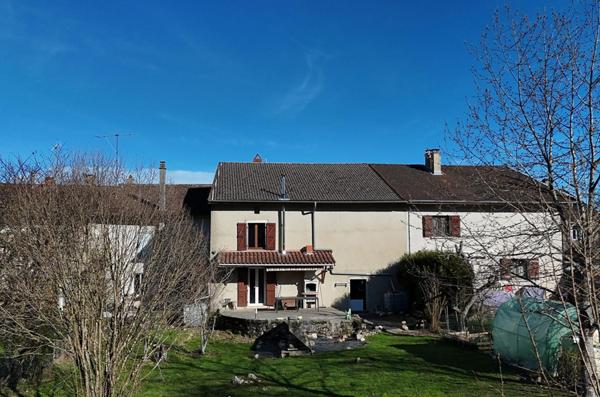 Maison de village rénovée, à deux pas de la rivière de la Valouse - Jura