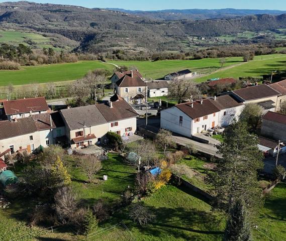 Maison de village rénovée, à deux pas de la rivière de la Valouse - Jura