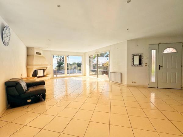 OPPORTUNITÉ RARE – VUE ÉTANG – 173 m² – 1500 m² DE TERRAIN – 599 999 €