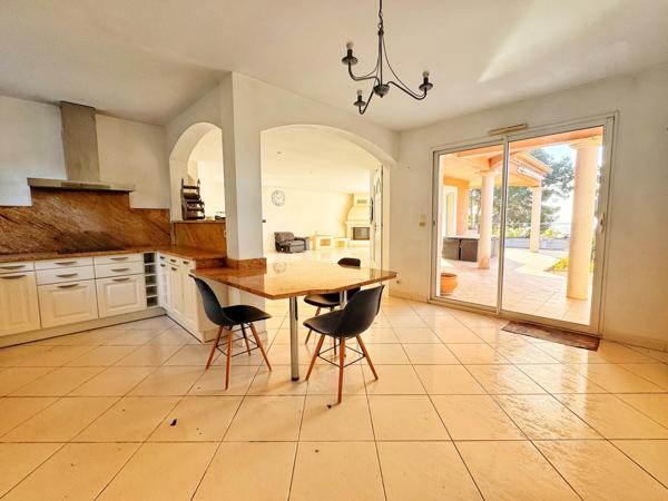 OPPORTUNITÉ RARE – VUE ÉTANG – 173 m² – 1500 m² DE TERRAIN – 599 999 €