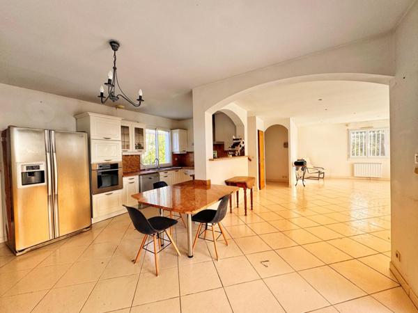 OPPORTUNITÉ RARE – VUE ÉTANG – 173 m² – 1500 m² DE TERRAIN – 599 999 €