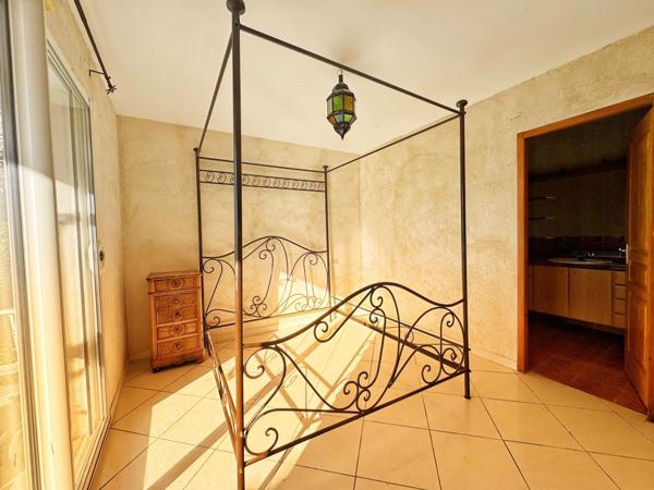 OPPORTUNITÉ RARE – VUE ÉTANG – 173 m² – 1500 m² DE TERRAIN – 599 999 €