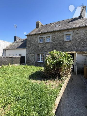 QUESSOY bourg - Maison en pierres 