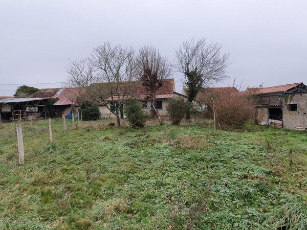 maison de village 3 piéces de 58 m2 et jardin 890 m2
