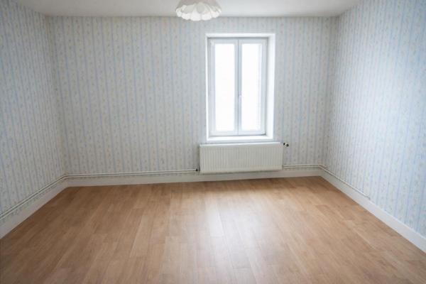 maison de village 3 piéces de 58 m2 et jardin 890 m2