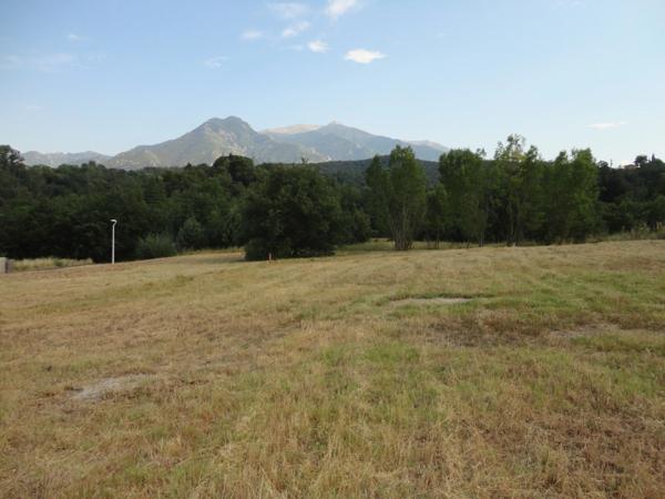 Dpt Pyrénées Orientales (66), à vendre PRADES Terrain constructible 269 m², 3 faces, libre constructeur