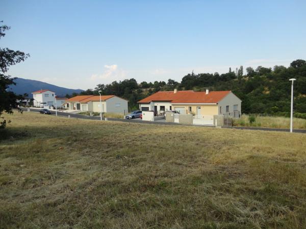 Dpt Pyrénées Orientales (66), à vendre PRADES Terrain constructible 269 m², 3 faces, libre constructeur