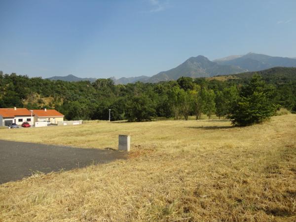 Dpt Pyrénées Orientales (66), à vendre PRADES Terrain constructible 269 m², 3 faces, libre constructeur