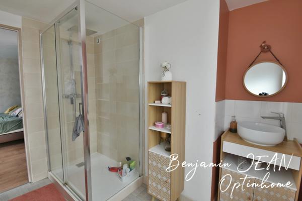 À Sauvian – Rare : maison 4 faces avec piscine, sans vis-à-vis, dans un environnement très recherché