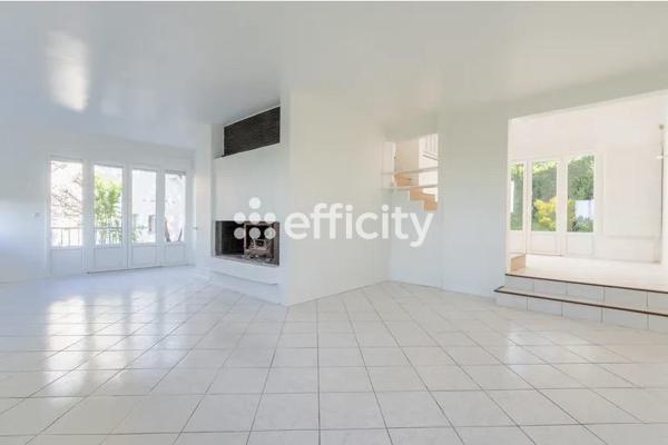 Maison
         6 pièces
        - 184 m² Exclusivité 420 000 € *