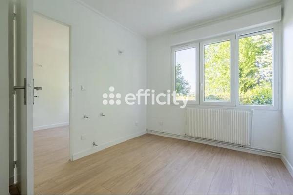Maison
         6 pièces
        - 184 m² Exclusivité 420 000 € *