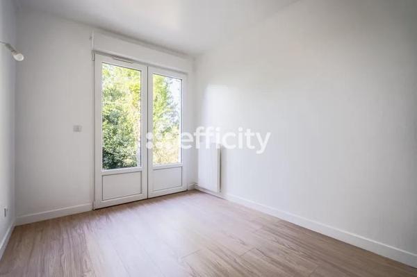 Maison
         6 pièces
        - 184 m² Exclusivité 420 000 € *