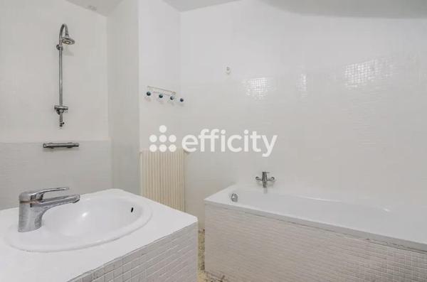 Maison
         6 pièces
        - 184 m² Exclusivité 420 000 € *