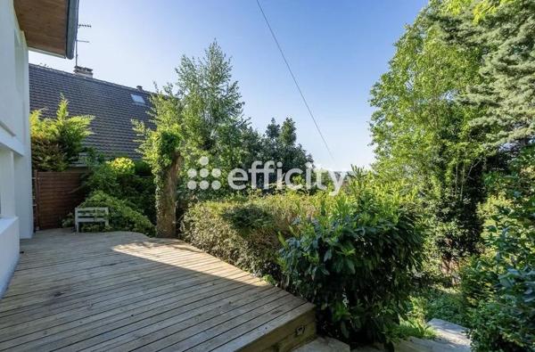 Maison
         6 pièces
        - 184 m² Exclusivité 420 000 € *