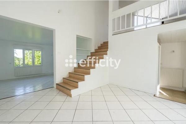 Maison
         6 pièces
        - 184 m² Exclusivité 420 000 € *