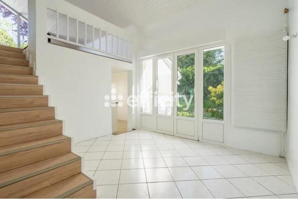 Maison
         6 pièces
        - 184 m² Exclusivité 420 000 € *