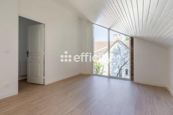 Maison
         6 pièces
        - 184 m² Exclusivité 420 000 € *